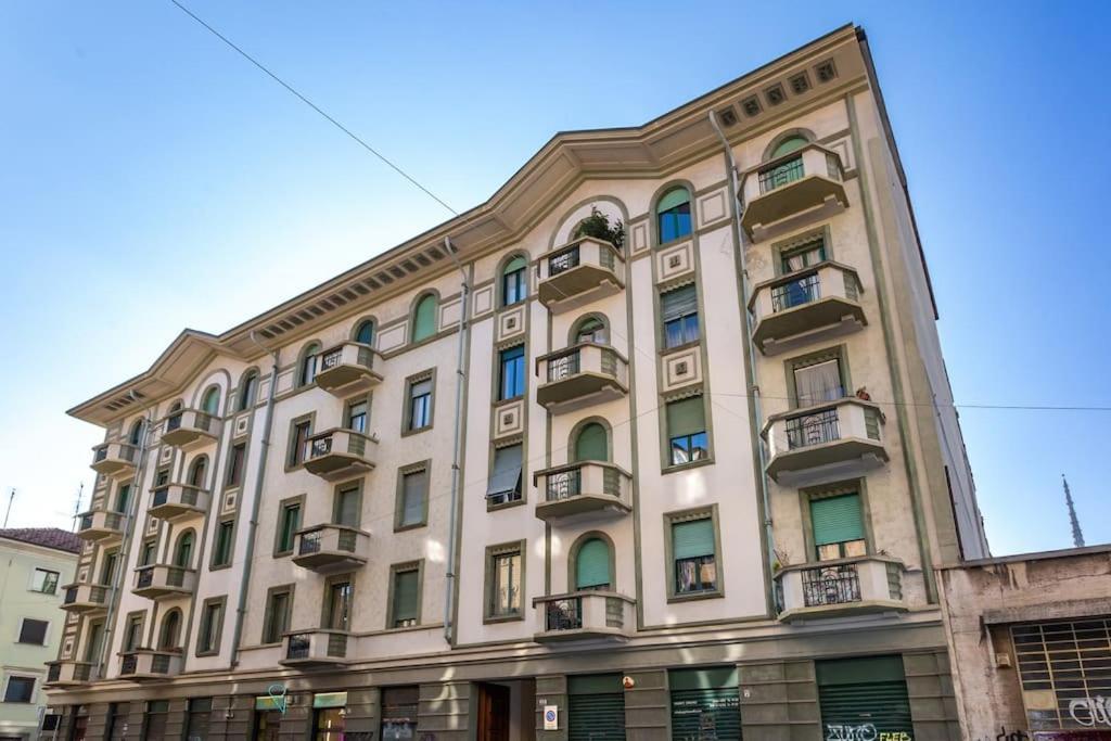 In Verticale Turin Bagian luar foto